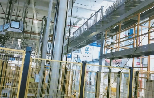 旋轉(zhuǎn)升降機(jī)